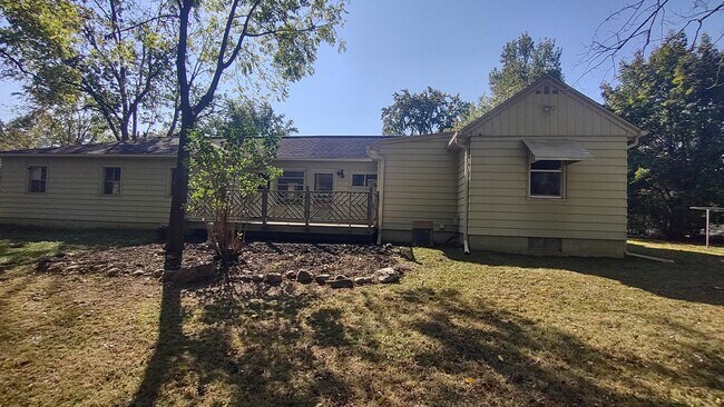 Building Photo - 3266 Ravenwood Ave