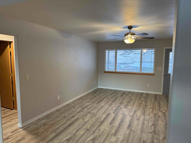 Building Photo - 4 Cedar Waxwing Rd