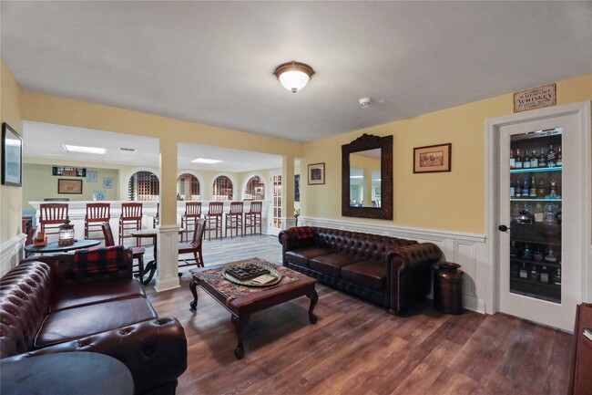 Building Photo - 703 Herricks Ln