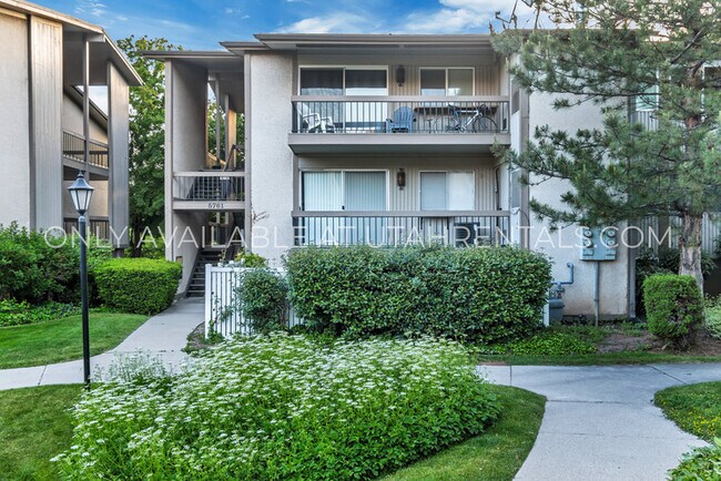 Building Photo - 5761 S Waterbury Cir