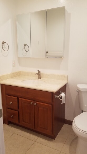 Beautiful vanity - 181 Del Medio Ave