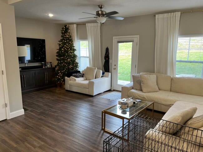 Building Photo - 2046 Mountain Ash Ln