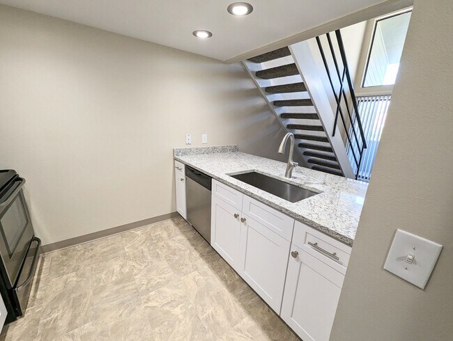 Building Photo - 2 Bed 1 Bath Condo Near Cherry Creek