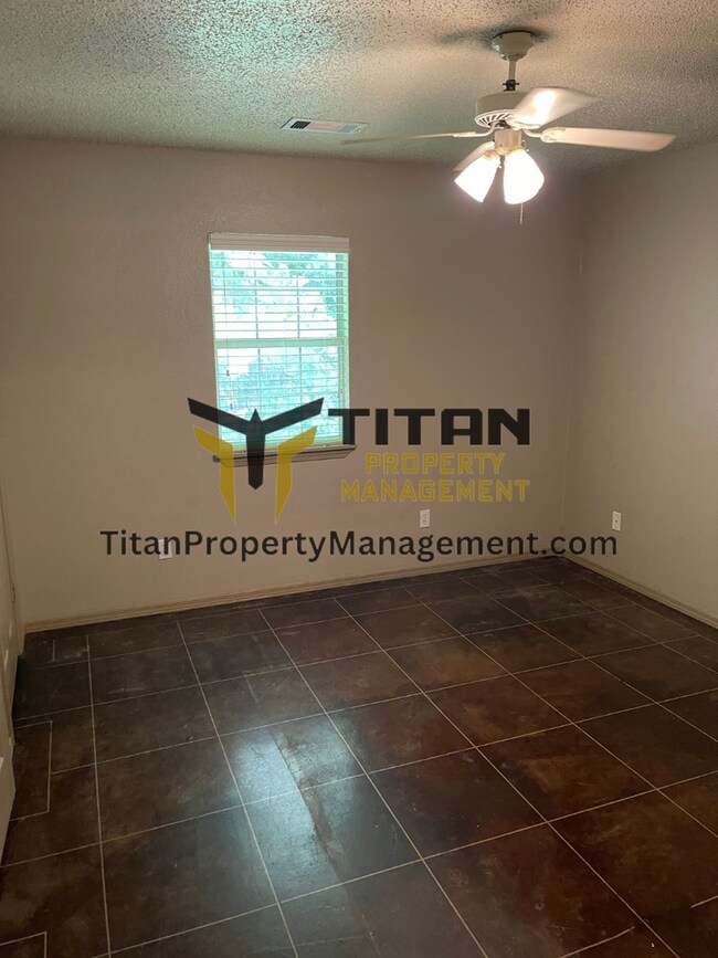 Building Photo - 2 bed/2 bath Apartment