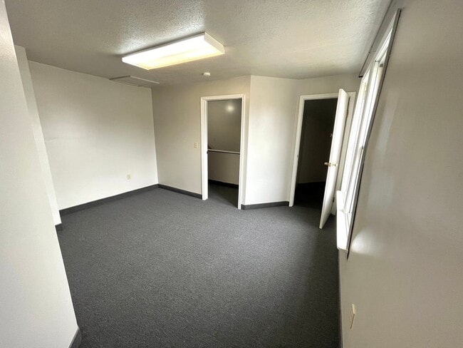 Building Photo - FIVE BEDROOM HOUSE !!. Just a four-minute ...