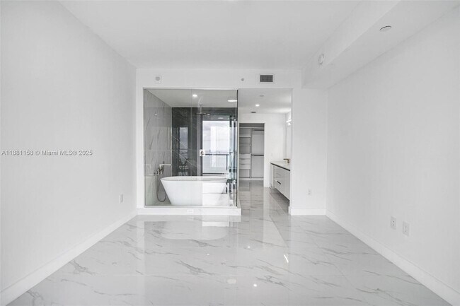 Building Photo - 700 NE 24th St