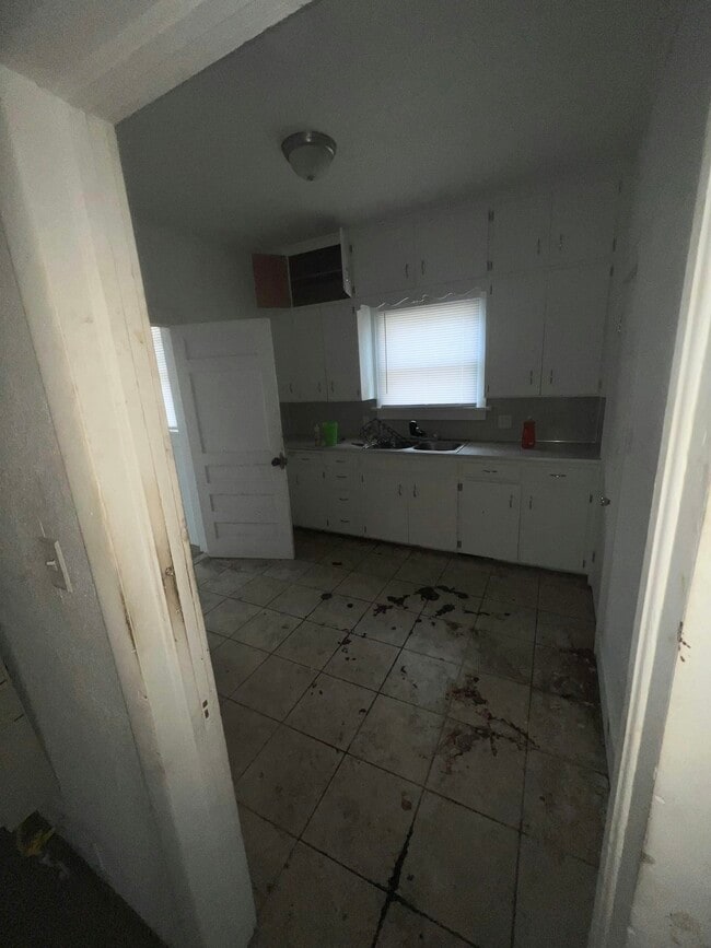 Building Photo - 442 E Lincoln Ave