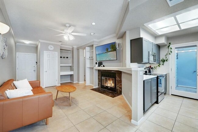 Building Photo - Heritage #108