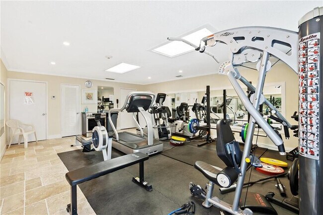 Building Photo - 1160 Hillsboro Mile