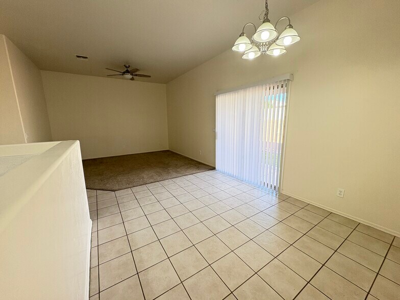 Large sliding glass door - 8519 E Seabury Ct