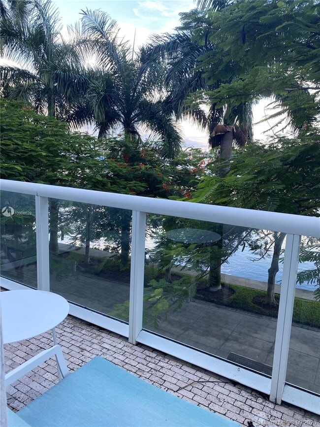 Building Photo - 1861 NW S River Dr