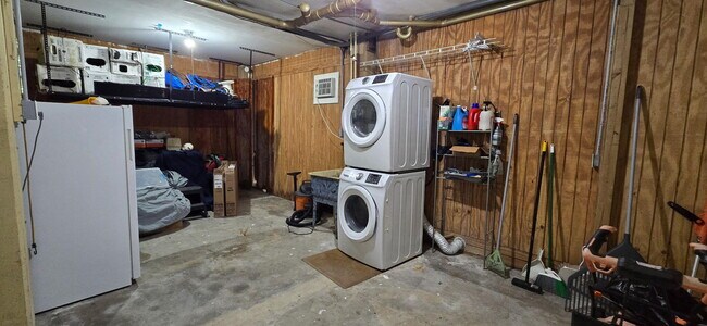 Building Photo - 410 Coconut Dr