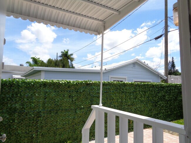 Building Photo - 3601 Lakewood Rd