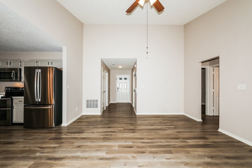 Building Photo - 9803 Trail Dr