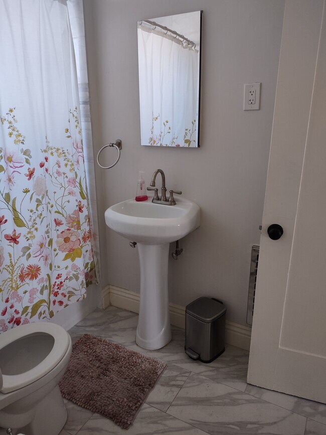 Upstairs shared Bathroom - 2142 S Victoria Ave