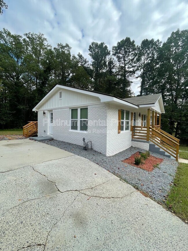 Building Photo - 3013 Michael Dr SW