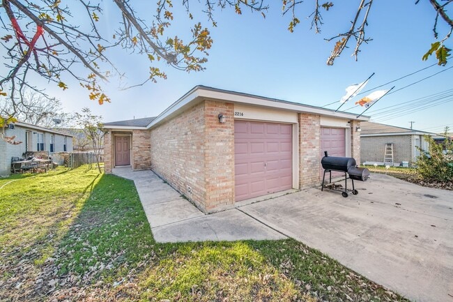 Building Photo - STONERIDGE DUPLEX - NORTH EAST I.S.D.
