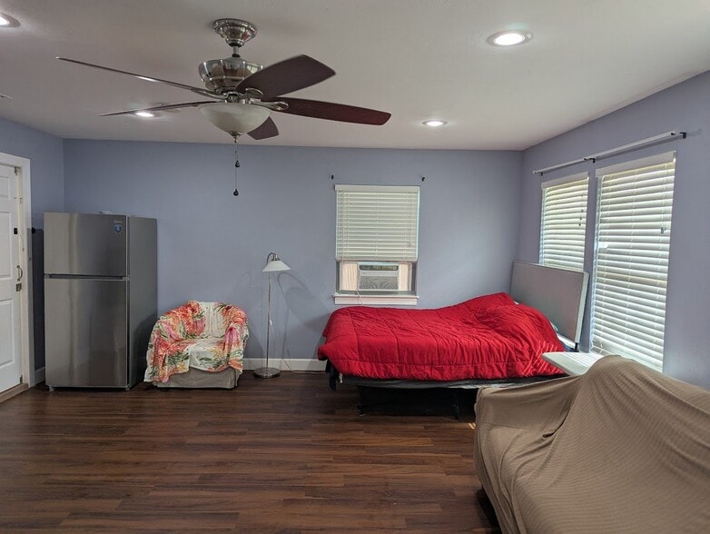 Building Photo - 7830 SW 97th Ave