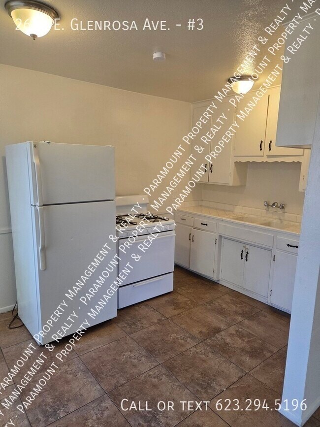 Building Photo - 2610 E Glenrosa Ave