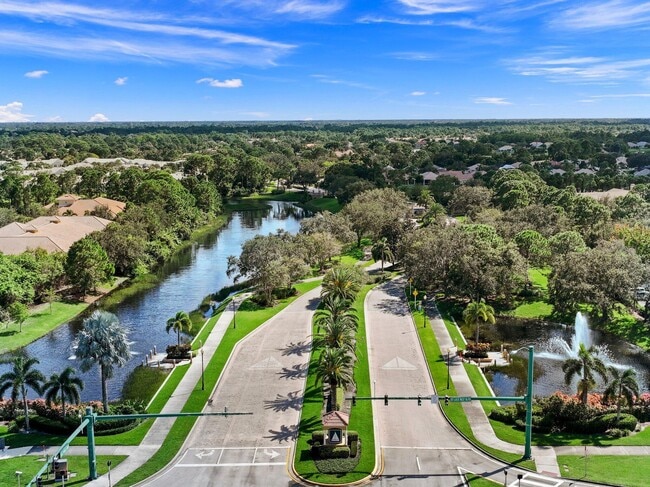 Building Photo - 1594 SW Harbour Isles Cir