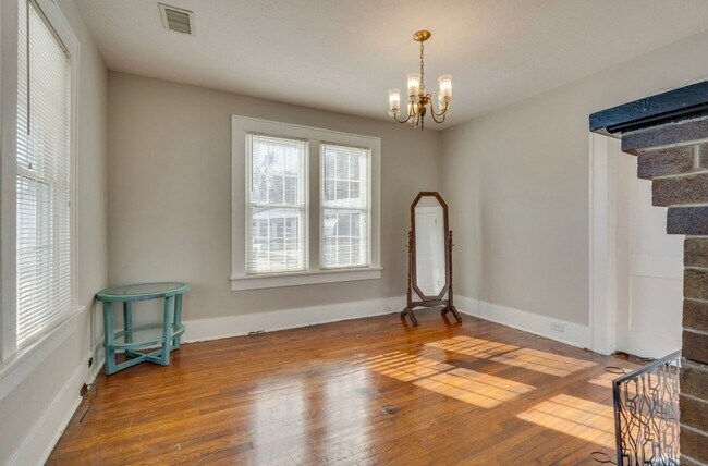 Building Photo - Charming updated Home 3bd/1ba   Kingsport TN