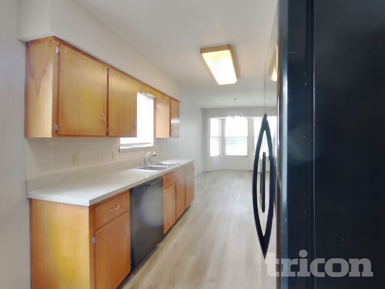 Building Photo - 10660 Squires Ct