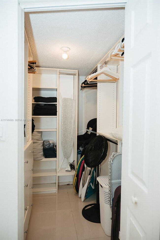 Building Photo - 3725 S Ocean Dr