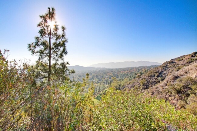 Building Photo - La Canada Townhouse In the Golf Course Com...