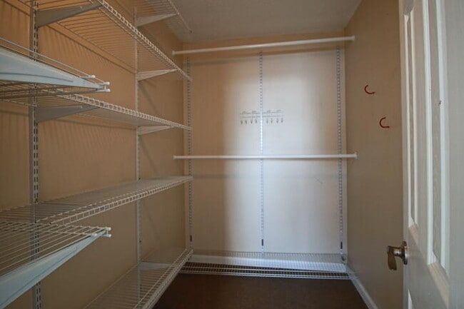 Building Photo - 470 Executive Center Dr