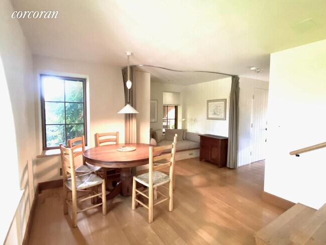 Building Photo - 132 S Briar Patch Rd