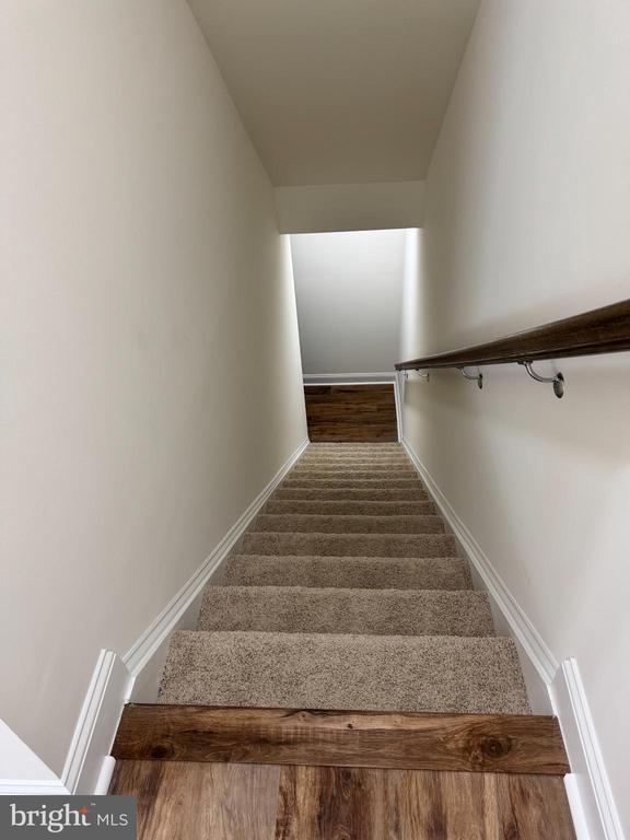 Building Photo - 300 Dixon St