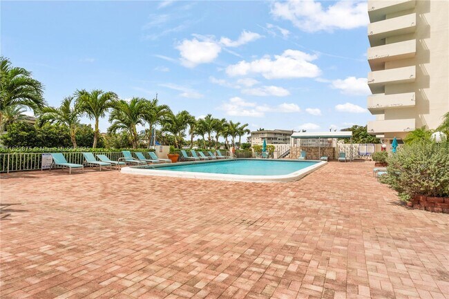 Building Photo - 401 Golden Isles Dr