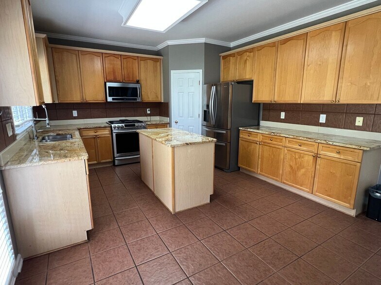 Building Photo - 2176 Malden Hill Dr