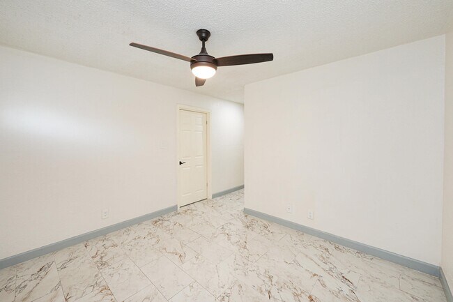 Building Photo - 1920 Madison St