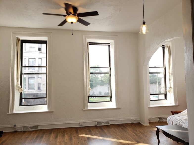 Building Photo - 2969 S Archer Ave