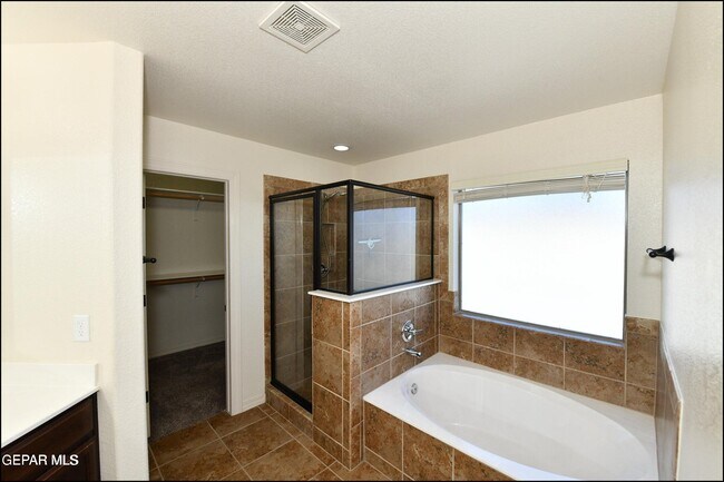 Building Photo - 14309 S Cave Ave