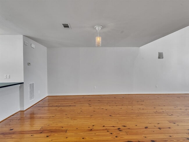 Building Photo - 6935 Yellowstone Way Dr