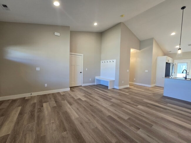 Building Photo - 6314/6316 Decker Lane