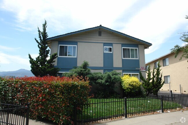 Building Photo - 5670 Hoffman Court