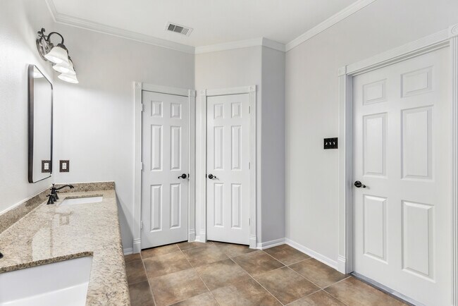 Building Photo - 9960 Cassowary Dr