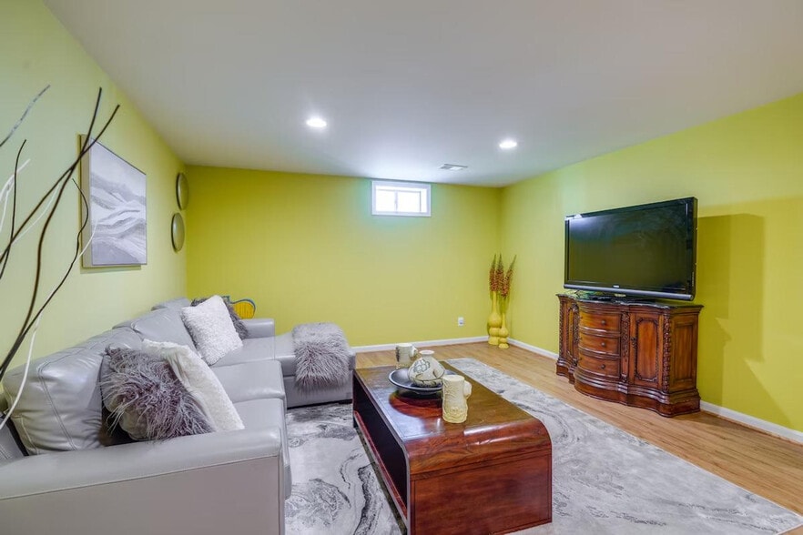 Building Photo - 8953 Birch Bay Cir