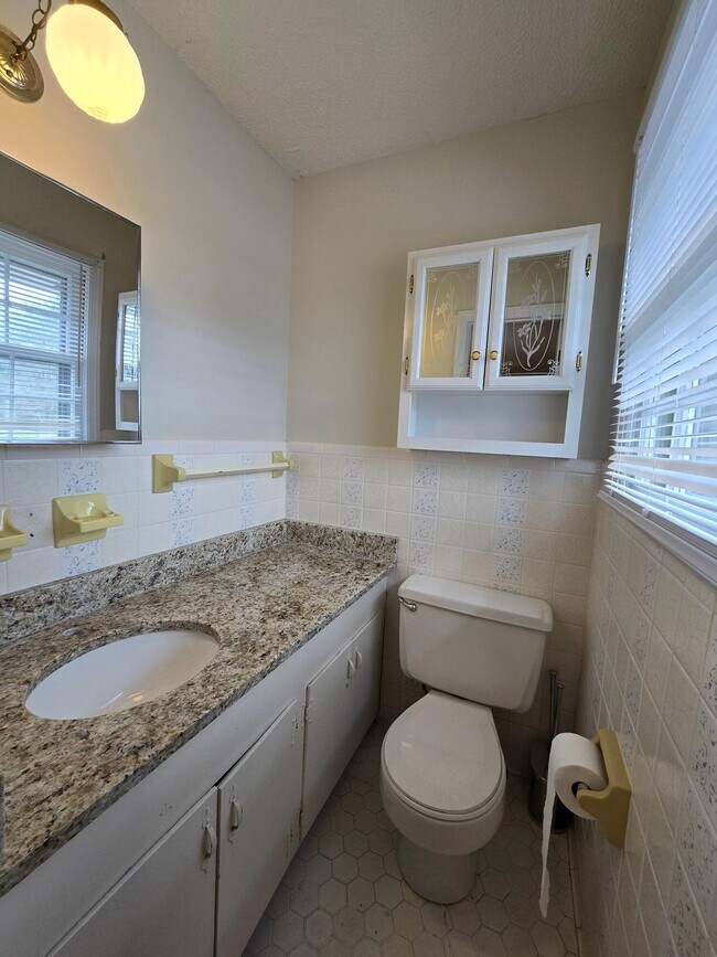 Building Photo - 1565 Jefferson Rd