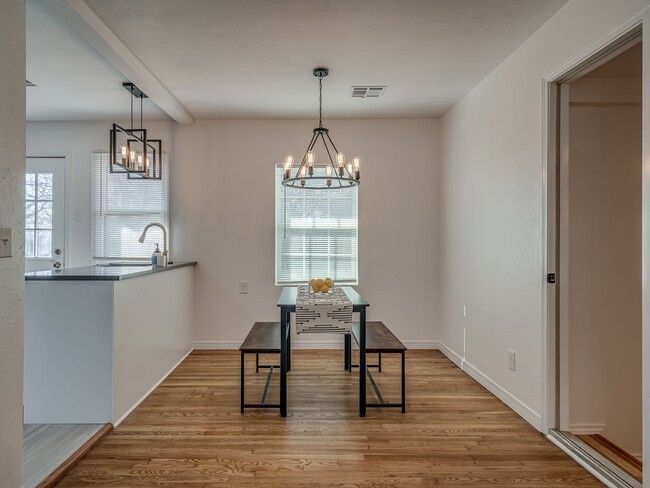 Building Photo - Remodeled bungalow near Nichols Hills