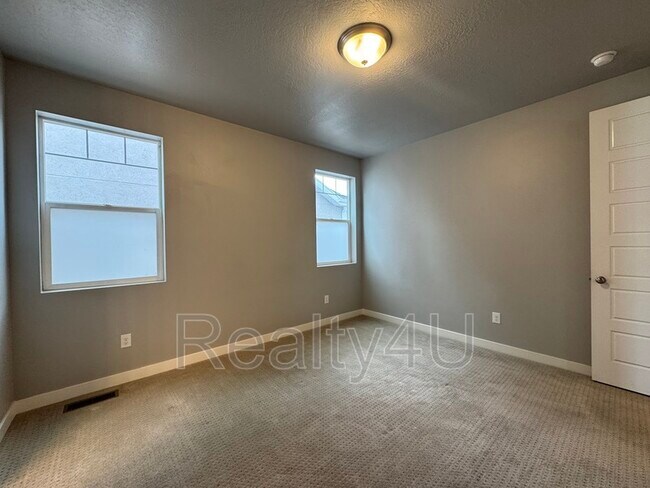 Building Photo - 1433 Dairy Ln