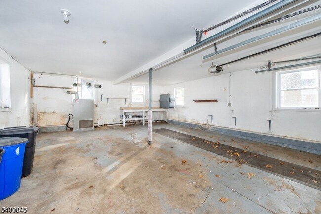 Building Photo - 16 Front St