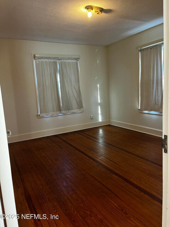 Building Photo - 1924 Arcadia Pl