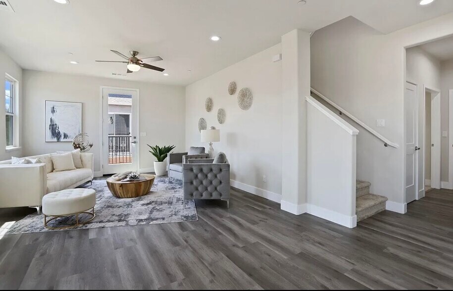 Building Photo - 1673 Bella Lago Dr