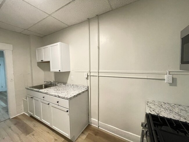 Building Photo - 53 Pennacook St