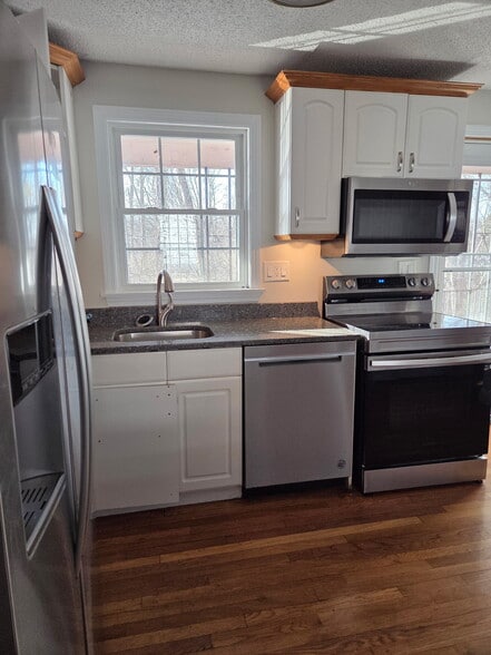 Building Photo - 201 Regan Rd