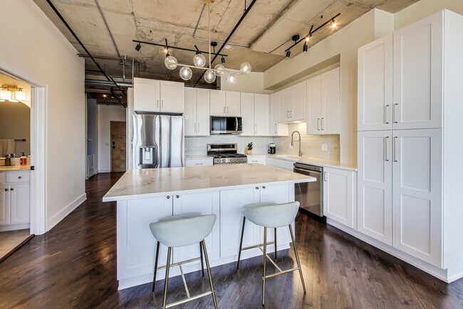 Building Photo - 6 S Laflin St